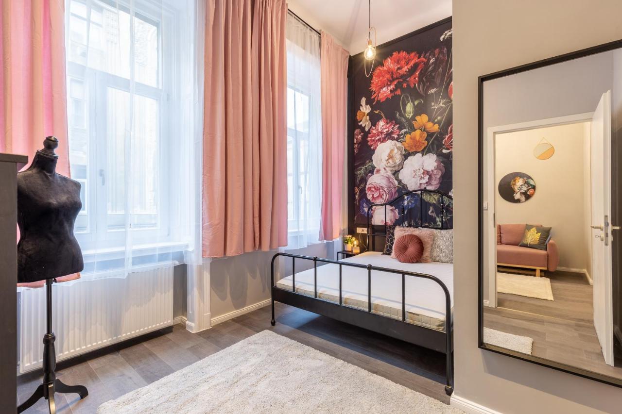 W33 - Prime Location - Comfortable Quality Apartments By Bqa Budapest Exterior photo